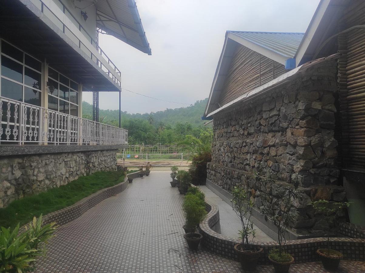 Changs Resort Kaharpara Exteriör bild
