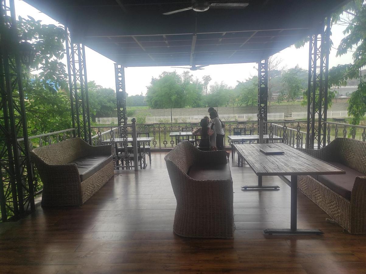 Changs Resort Kaharpara Exteriör bild