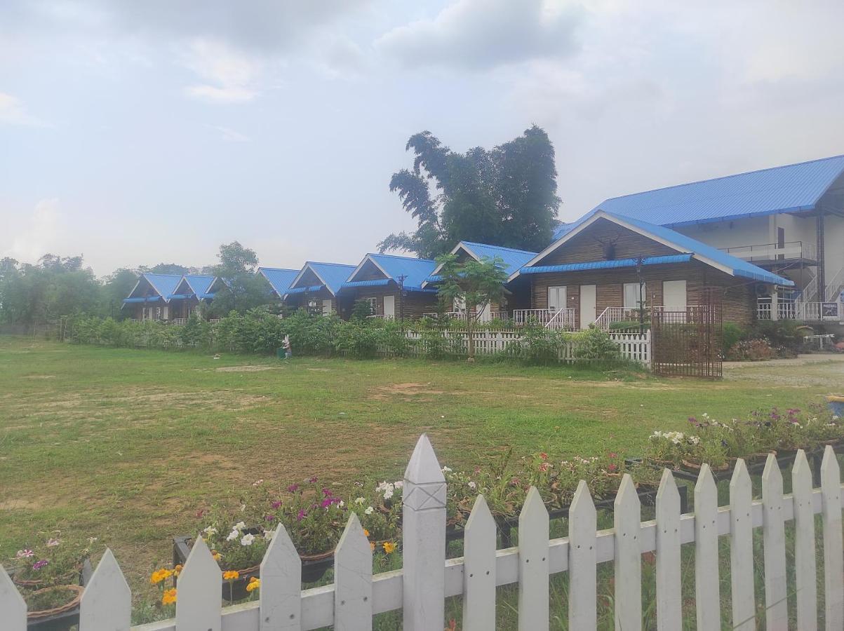 Changs Resort Kaharpara Exteriör bild